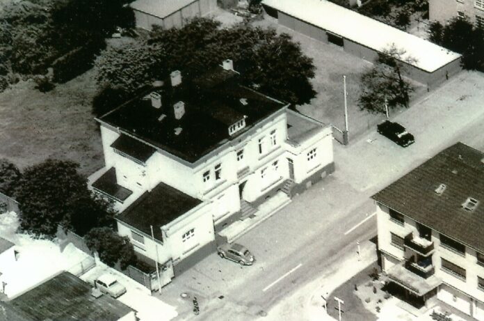 Wo sich früher das Rathaus des Amtes Hubbelrath befand (Peckhauser Straße 5), steht heute ein Hotel. Foto: Stadtarchiv Mettmann