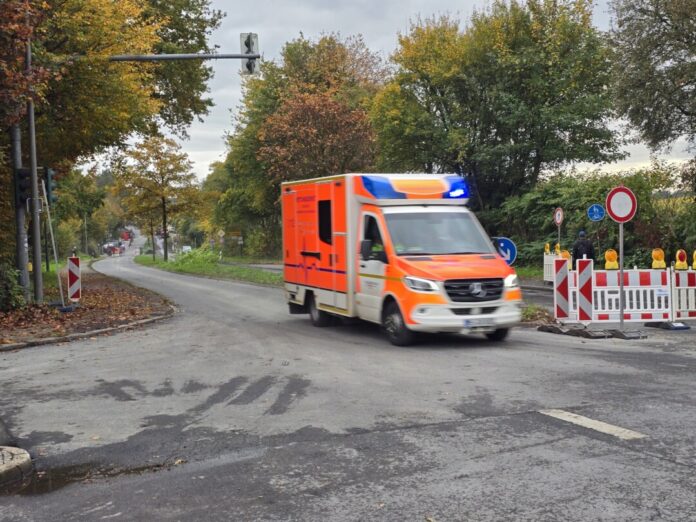 Rettungswagen Die Baustelle Richtung Velbert ist zwar bald Geschichte, aber je länger der Weg desto größer die Gefahr für die Gesundheit der Menschen die auf eine Notfallpraxis angewiesen sind, Bild: Alexander Heinz