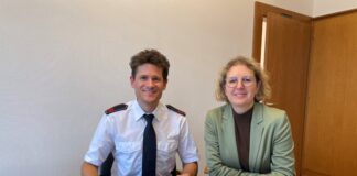 Rick Steffen mit Bürgermeisterin Sandra Pietschmann. Foto: Kreisstadt Mettmann