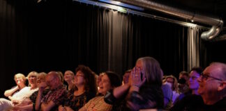 Beim Poetry-Slam bleibt kein Auge trocken. Foto: Morgaine Prinz