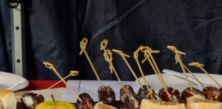 Fingerfood beim Laubhüttenfest, Bild: Heike Waerder