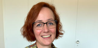 Sprachsymposium im Kreishaus mit rund 70 Teilnehmern Silvia Thesing ist seit 2023 Sprachheilbeauftragte des Kreises Mettmann. Zu ihren Tätigkeiten zählen unter anderem die kostenlose Beratung von Eltern und Sprachdiagnostik für Kinder, der fachliche Austausch sowie Vortragstätigkeiten in Kitas und die enge Zusammenarbeit mit medizinischen und sprachtherapeutischen Fachkräften. Foto: Kreis Mettmann