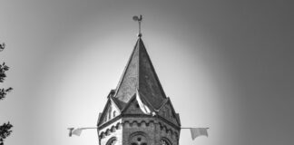 Vom Friedhof zu St. Anna und anschließende Kranzniederlegung auf der Drupnas. Die Lintorfer Schützen gedenke am Volkstrauertag, Bild: Alexander Heinz