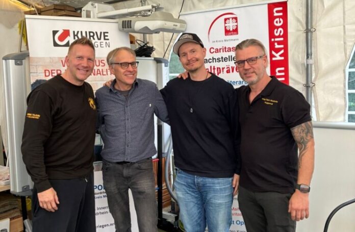 Beim Treffen vor Ort: Thommy Boehlig, Nils Ostermann, Oliver Flocke und Alexander Lajios. Foto: Caritas Beim Treffen vor Ort: Thommy Boehlig, Nils Ostermann, Oliver Flocke und Alexander Lajios. Foto: Caritas
