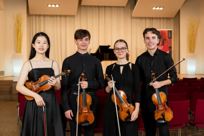 Die vier Preisträger des diesjährigen Ferdinand-Trimborn-Musikförderpreises sind (v.l.n.r.): Dayoung Yoon, Anatholy Tizian Moseler, Paula Wilkes und David Plavsic. Foto: Maik Grabosch