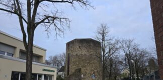 JuTu setzt starkes Zeichen für Vielfalt und Toleranz Zugang zum JuTu von der Turmstrasse aus, zwischen Kindergarten und Dickem Turm, Bild: Alexander Heinz