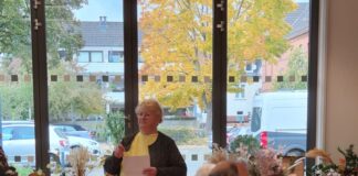 Die Autorin Melda-Sabine Fischer sorgte für einen humorvollen Nachmittag im Mehrgenerationentreff Tiefenbroich, Foto: Stadt Ratingen