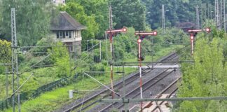 Bei bestimmten Verkehrsinfrastrukturprojekten müssen die Signale auf Fahrt gestellt werden, Bild: Ratinger Westbahnstrecke, Alexander Heinz