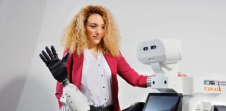 Roboter für Menschen: Förderpreis für Darmstädter Forscherin Roboter nicht als Ersatz, sondern als vertrauensvoller Partner des Menschen: Damit beschäftigt sich die Darmstädter Informatikerin Georgia Chalvatzaki. (Handout)