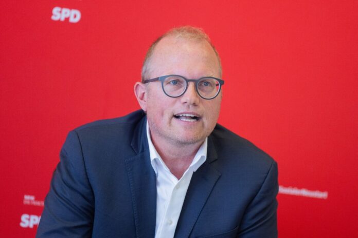 Jochen Ott Die SPD-Opposition misstraut den Versprechen der Landesregierung beim NRW-Investitionsplan. (Archivbild)