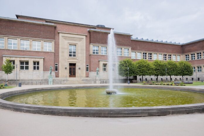 Kunstpalast Düsseldorf Wie riecht der Wald, der Krieg oder der Weltraum? Das kann im Kunstpalast Düsseldorf erschnuppert werden. (Archivbild)