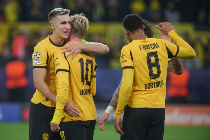 Nico Schlotterbeck (l) saß gegen Bilbao zunächst auf der Bank.
