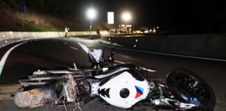 Der Motorradfahrer und die Sozia kamen ins Krankenhaus. (Archivbild)