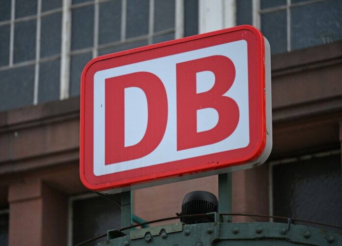Logo Deutsche Bahn Für zwei Wochen wird die Strecke Emmerich-Oberhausen gesperrt. (Symbolbild)