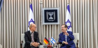 Kuper trifft Israels Präsidenten und freigelassene Geiseln Landtagspräsident André Kuper (li.) und Israels Staatspräsident Izchak Herzog