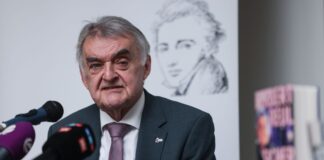 NRW-Innenminister Herbert Reul (CDU) hat sein erstes Buch vorgestellt.