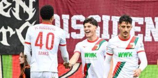 Noahkai Bank (l) und Mert Kömür (M) beim Torjubel. Beim 3:1 gegen Wolfsburg trafen beide Youngster zuletzt. (Archivbild)