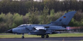 Laser-Attacke auf Tornado-Piloten in Nörvenich Auf dem Fliegerhorst Nörvenich wurde ein Tornado der Luftwaffe beim Start am Abend mit einem Laser geblendet. (Archivbild)