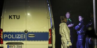 Bis zum späten Abend waren am Dienstag Spuren im Haus der lebensbedrohlich verletzten Frau gesichert worden. 