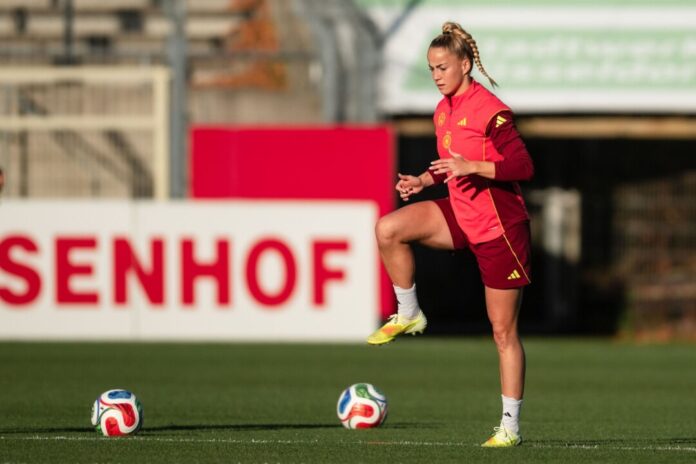 Training Fußball Nationalmannschaft Frauen Kapitänin Giulia Gwinn und die DFB-Auswahl fordern Frankreich.