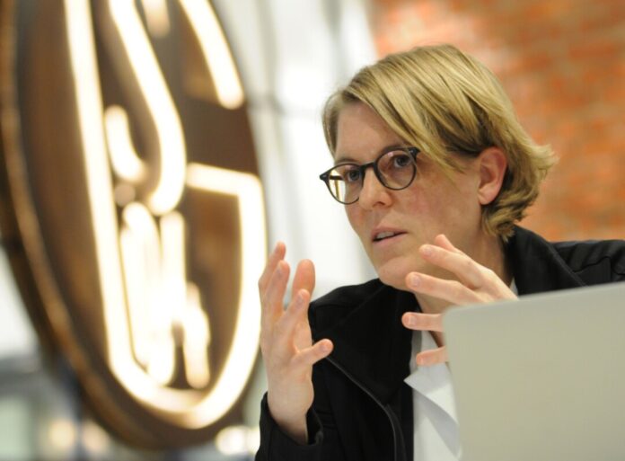 Schalke-Vorständin Rühl-Hamers Schalkes Finanzchefin Christina Rühl-Hamers sieht eine weitere Etappe bei der langfristigen finanziellen Konsolidierung erreicht. (Archivbild)
