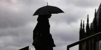 Es wird windig und regnerisch am langen Wochenende in NRW. (Archivbild)
