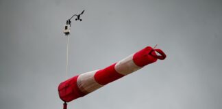 Stürmische Böen und Schauer in NRW Meteorologen warnen vor Sturmböen mit Windgeschwindigkeiten von bis zu 80 Kilometern pro Stunden. (Symbolbild)