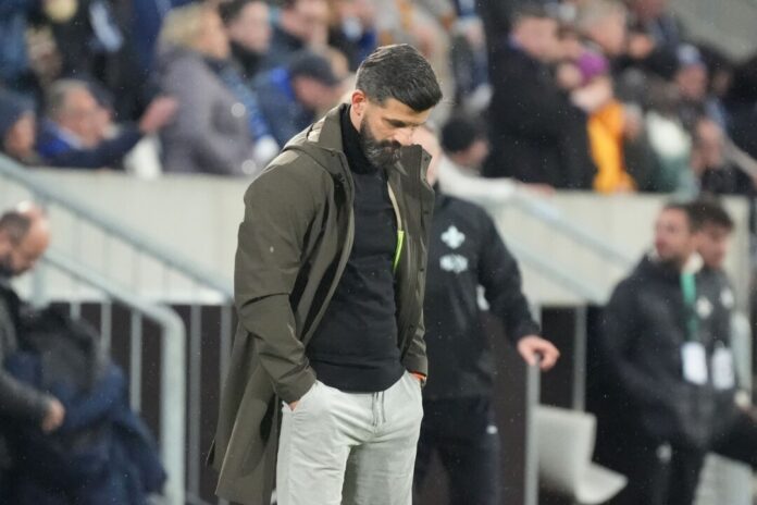 Darmstadt 98 - FC Schalke 04 Miron Muslic schlägt trotz der Enttäuschung kämpferische Töne an.