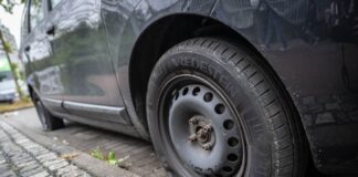 In Düsseldorf entdeckte die Polizei 57 betroffene Autos, in Bielefeld 24. (Symbolbild)