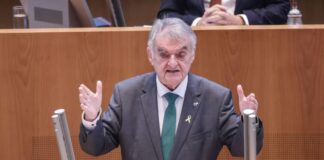 NRW-Innenminister Herbert Reul (CDU) plädiert für eine gemeinsame Drohnenabwehr.