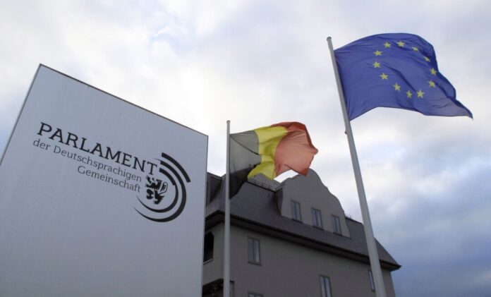 Die deutsche Gemeinschaft in Ostbelgien hat ihr eigenes Parlament Die deutschsprachige Gemeinschaft in Ostbelgien hat ihr eigenes Parlament und ihre eigene Regionalregierung. Dass die Sprache nach dem Zweiten Weltkrieg nicht verschwand, geht wesentlich auf das Engagement der aus Duisburg stammenden Medienpionierin Irene Janetzky zurück (Archivbild).