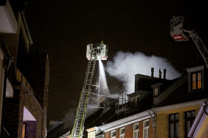 Wohnungsbrand in Köln Den Mann hatten die Ermittler schon zuvor im Visier, jedoch fehlten ausreichende Beweise gegen ihn. (Archivbild)