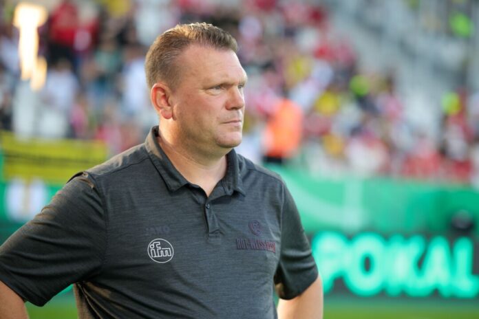 Uwe Koschinat Die Schlussoffensive seiner Essener wurde nicht belohnt: Trainer Uwe Koschinat (Archivbild)