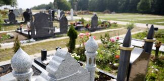 Über 40 Gräber auf islamischer Bestattungsstätte beschädigt Auf einem islamischen Grabfeld in Essen sind zahlreiche Gräber beschädigt worden. (Archivbild)