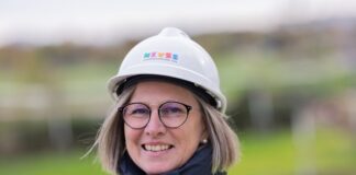 Viele Veranstaltungen zur Landesgartenschau 2026 in Neuss Die Landesgartenschau 2026 entsteht auf dem Gelände der ehemaligen Galopprennbahn in Neuss, Geschäftsführerin ist Annette Nothnagel.