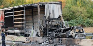 Bei einem Unfall auf der A59 bei Köln ist ein Mensch gestorben.
