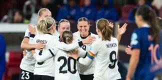 Klara Bühl erlöst DFB-Frauen: 1:0 gegen Frankreich Das erlösende Tor für Deutschland: Torschützin Klara Bühl jubelt mit ihren Kolleginnen.