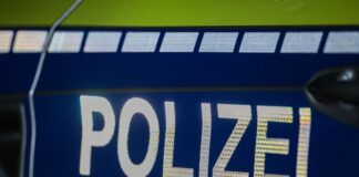 Bei dem Unfall in Düsseldorf wurden sechs Autos beschädigt. (Symbolbild)