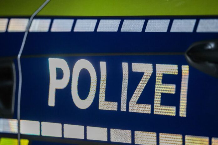 Polizei Bei dem Unfall in Düsseldorf wurden sechs Autos beschädigt. (Symbolbild)