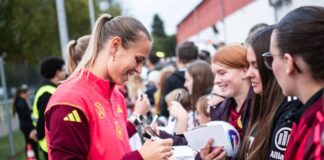 Klara Bühl beim öffentlichen Training des Nationalteams