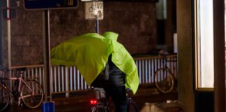 Wechselhaftes Herbstwetter in NRW Am Donnerstag kündigen Meteorologen in Ostwestfalen und im Bergland starke bis stürmische Böen an. (Archivbild)