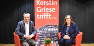 Kerstin Griese trifft Jens Südekum in Ratingen Kerstin Griese mit Jens Südekum auf der kleinen Bühne. Foto: Büro Griese