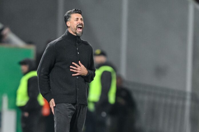 Kann er Krisenmanager? Augsburgs Trainer Sandro Wagner.