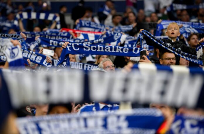 Schalke-Fans auf Europa-Tour. (Archivbild)