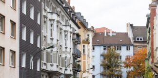 In Düsseldorf stiegen die Mieten im Quartalsvergleich um 0,7 Prozent und damit stärker als in den meisten anderen Großstädten. (Archivbild)