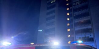 Bei der Explosion ist mindestens ein Mensch schwer verletzt worden.