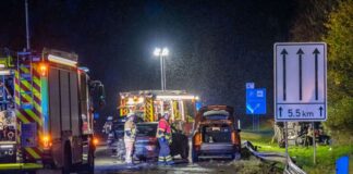 Unfall auf A45 – 13 Menschen und vier Fahrzeuge beteiligt Angaben zum Unfallhergang konnte die Polizei bislang nicht machen.