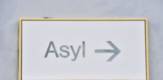 Die Zahl der Asylanträge ist auch in Nordrhein-Westfalen gesunken. (Symbolbild)