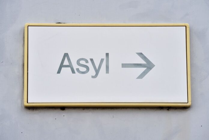 Die Zahl der Asylanträge ist auch in Nordrhein-Westfalen gesunken. (Symbolbild)