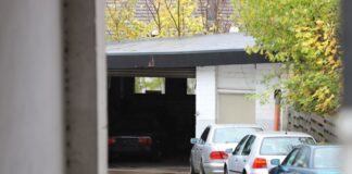 Staatsanwaltschaft: Waffenfunde und Festnahmen in NRW Ob es sich bei den Fundstücken um scharfe Schusswaffen handelt, wird noch untersucht.